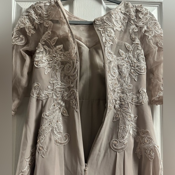 A-line Scoop Illusion Tea-Length Chiffon Lace Mother of the Bride Dress Size 2 - Picture 12 of 14